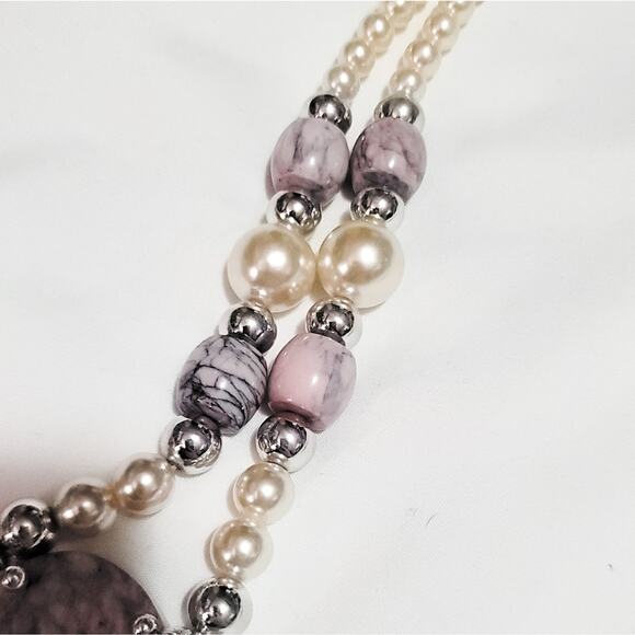 Faux pearl and lavender marbled stone fan shell statement necklace - Picture 6 of 11